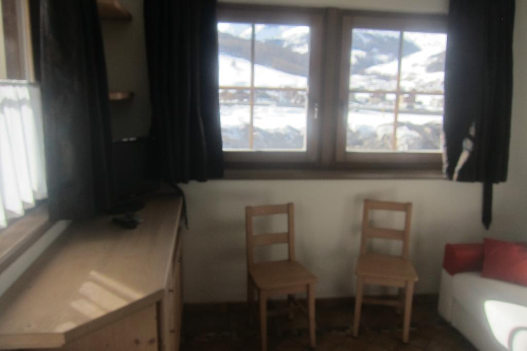 Chalet Rin Da Pemont Livigno Habitación foto